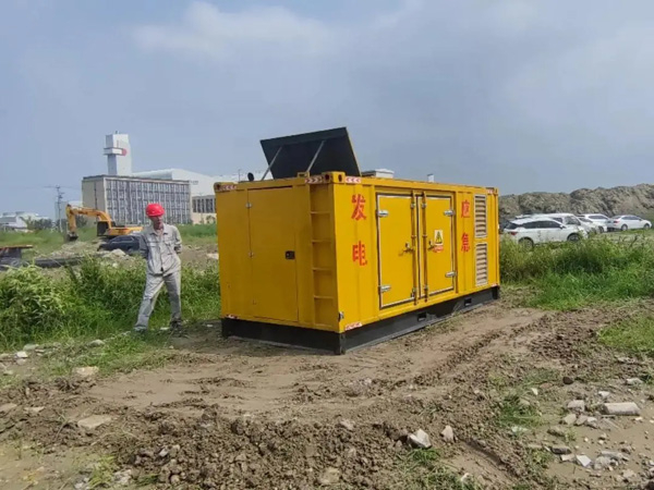 类乌齐200KW柴油发电机机组每小时的油耗量受哪些因素影响？