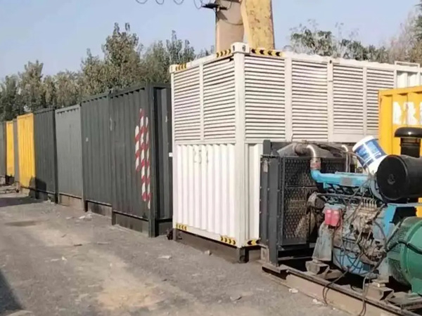 类乌齐200KW柴油发电机机组每小时油耗是多少？